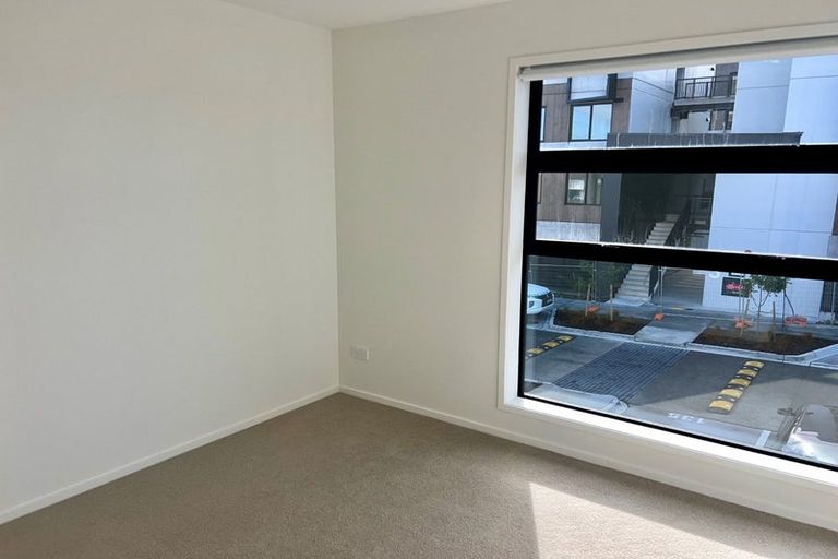 Photo of property in 16 Rauemi Way, Te Atatu South, Auckland, 0610