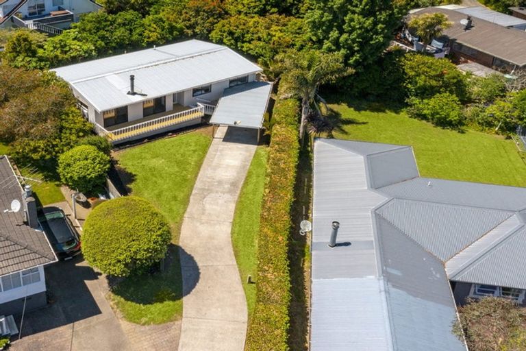 Photo of property in 2/17 Winifred Avenue, Bayview, Auckland, 0629