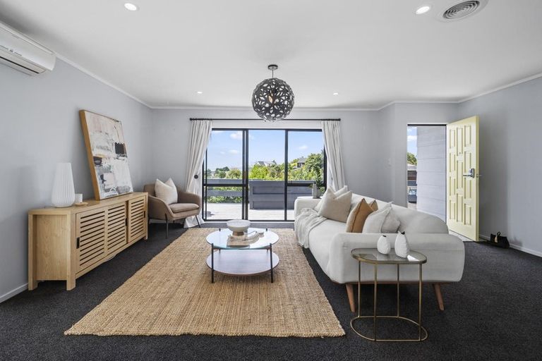 Photo of property in 8 Forsythe Place, Massey, Auckland, 0614