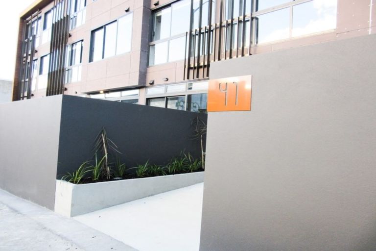 Photo of property in Vedado Apartments, 201/41u Hopper Street, Mount Cook, Wellington, 6011