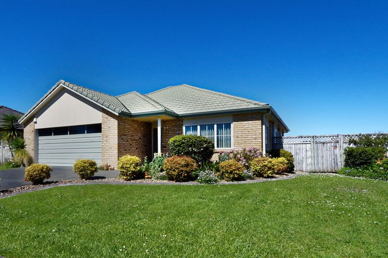 Photo of property in 37 Espalier Drive, Henderson, Auckland, 0612