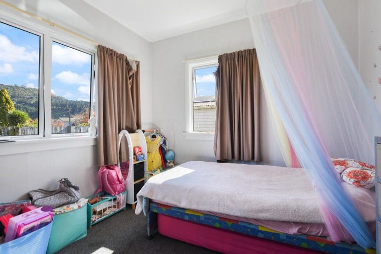 Photo of property in 11 Cochrane Street, Fairy Springs, Rotorua, 3015