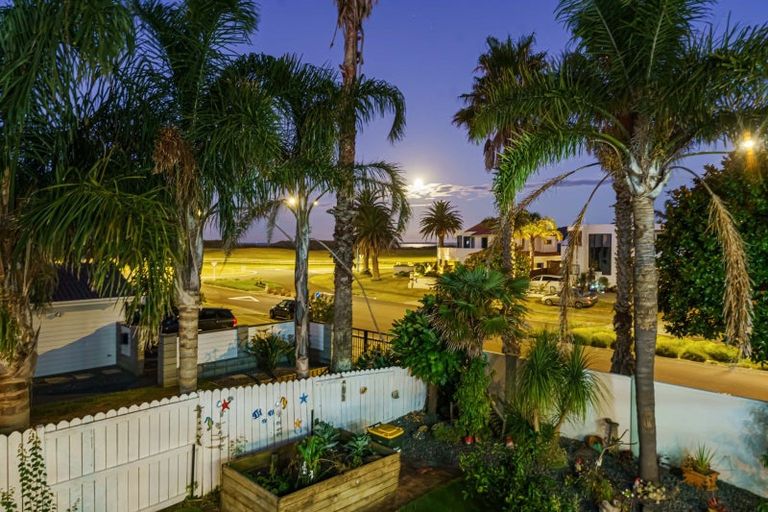 Photo of property in 2 Seychelles Drive, Papamoa Beach, Papamoa, 3118