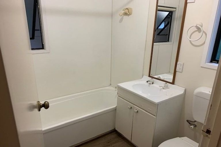 Photo of property in 3 Fayette Place, Te Atatu South, Auckland, 0610