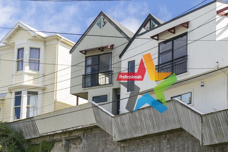 Photo of property in 4a Myrtle Crescent, Mount Cook, Wellington, 6021