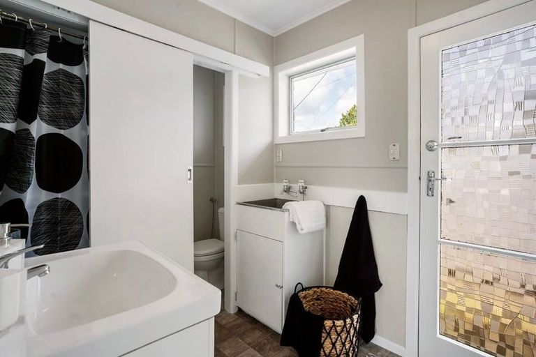 Photo of property in 3/68 Rua Road, Glen Eden, Auckland, 0602