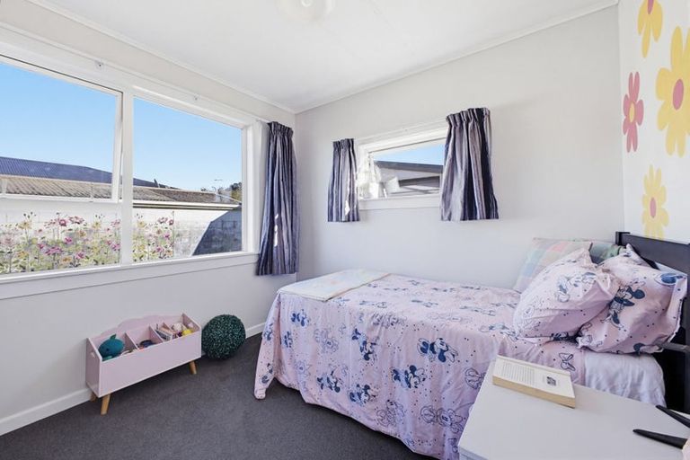 Photo of property in 22 Brookes Terrace, Waitara, 4320