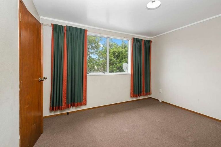 Photo of property in 104 Kemp Road, Massey, Auckland, 0614