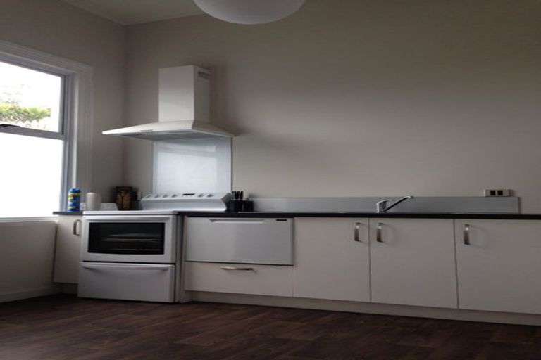 Photo of property in 70 Shakespeare Road, Bluff Hill, Napier, 4110