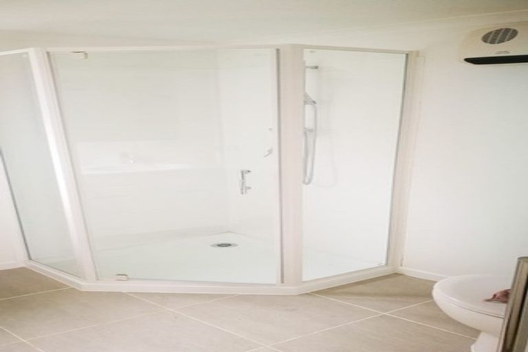 Photo of property in 59 Kemp Road, Massey, Auckland, 0614