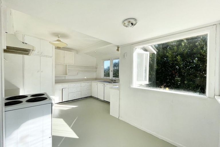 Photo of property in 741 South Titirangi Road, Titirangi, Auckland, 0604