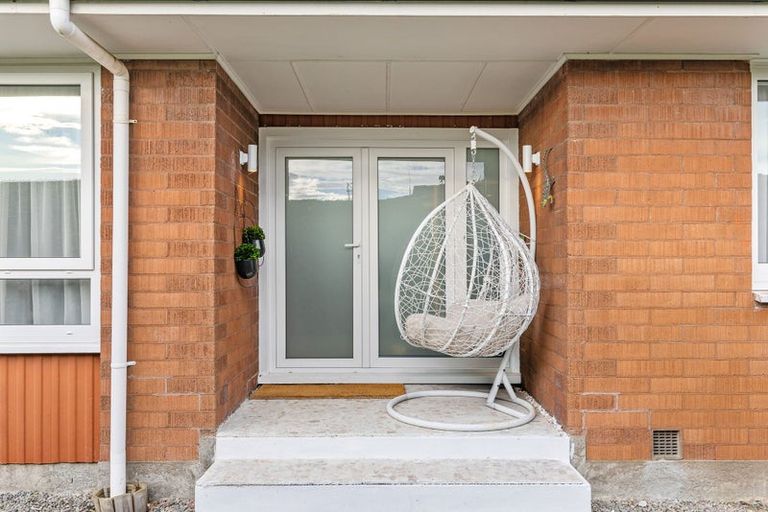 Photo of property in 21 La Perouse Place, Northcote, Christchurch, 8052