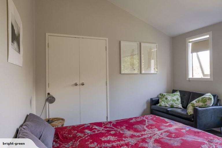 Photo of property in 137 Matipo Road, Te Atatu Peninsula, Auckland, 0610