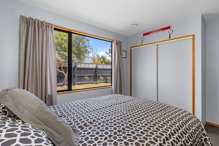 Photo of property in 142 Inwoods Close, Parklands, Christchurch, 8083