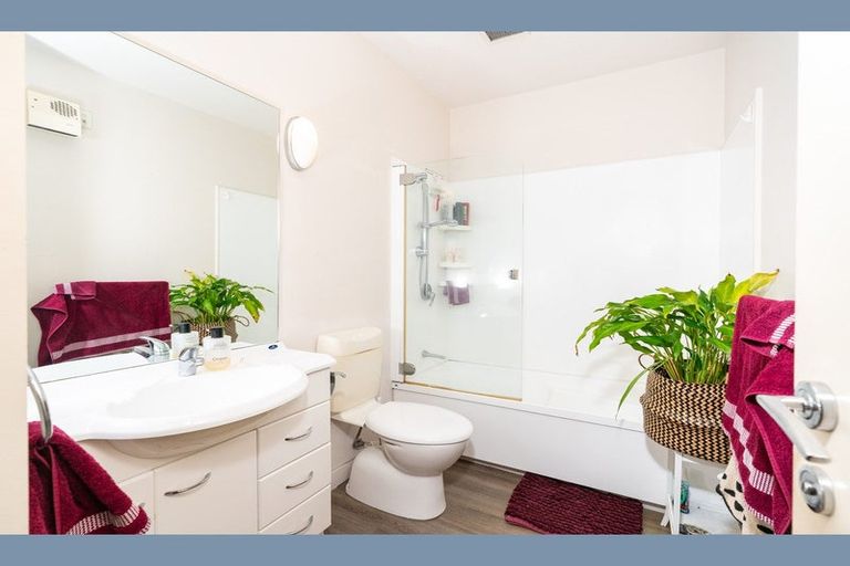 Photo of property in De Vere Apartments, 10/23 Tennyson Street, Te Aro, Wellington, 6011