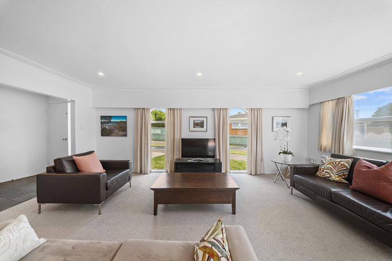 Photo of property in 10 Alf Walker Place, Papakura, 2110