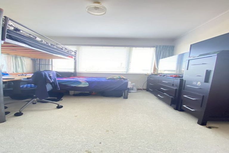 Photo of property in 26 Kaipatiki Road, Glenfield, Auckland, 0629