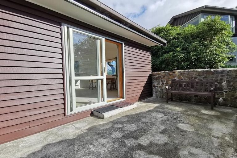 Photo of property in 92 Nicholson Road, Khandallah, Wellington, 6035