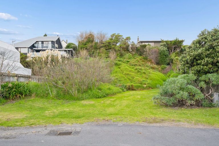 Photo of property in 19 Groves Road, Raumati Beach, Paraparaumu, 5032