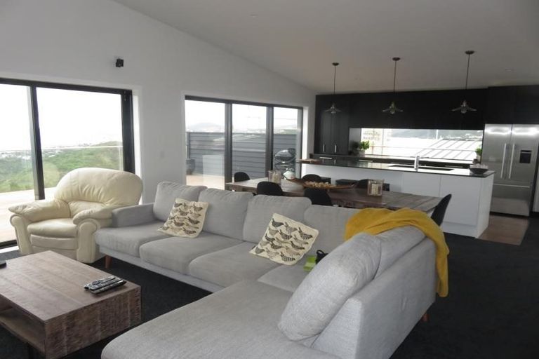 Photo of property in 79 Spenmoor Street, Newlands, Wellington, 6037