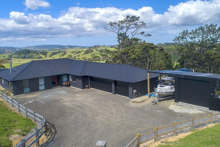 Photo of property in 87 Sheffield Road, Helensville, 0875