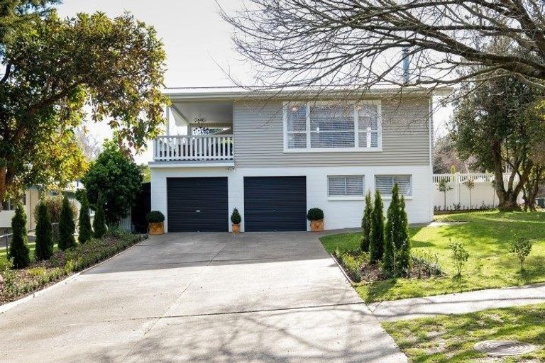 Photo of property in 2 Lovat Street, Havelock North, 4130