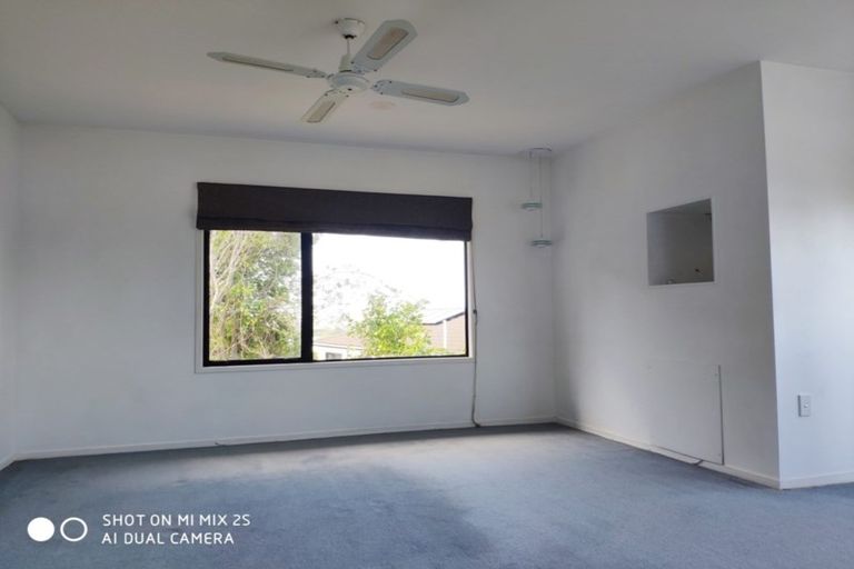 Photo of property in 10 Forsythe Place, Massey, Auckland, 0614