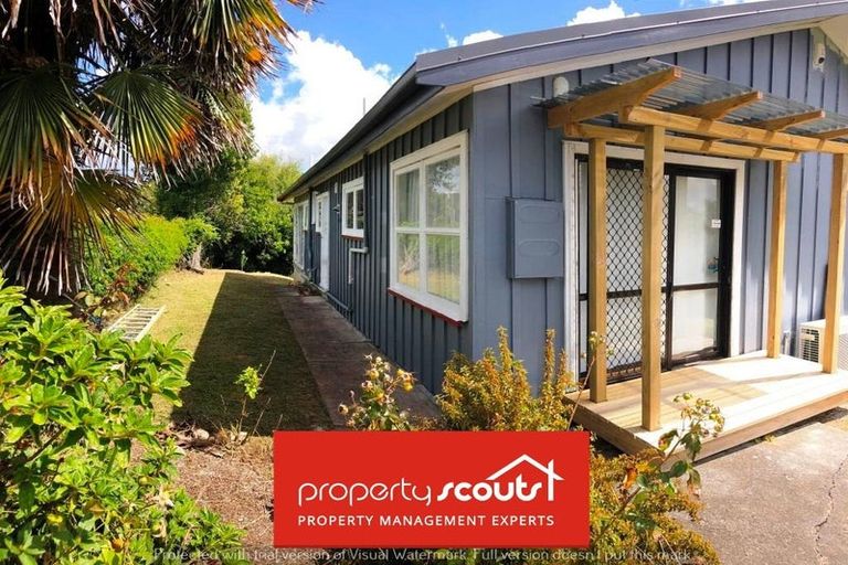 Photo of property in 8 Reid Road, New Lynn, Auckland, 0600
