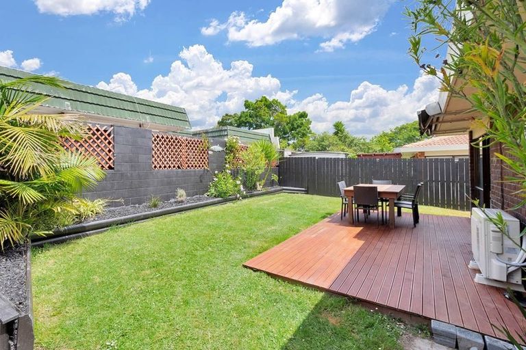 Photo of property in 3/98 Roberts Road, Te Atatu South, Auckland, 0610