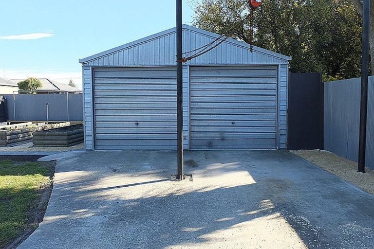 Photo of property in 124 Springs Road, Hornby, Christchurch, 8042