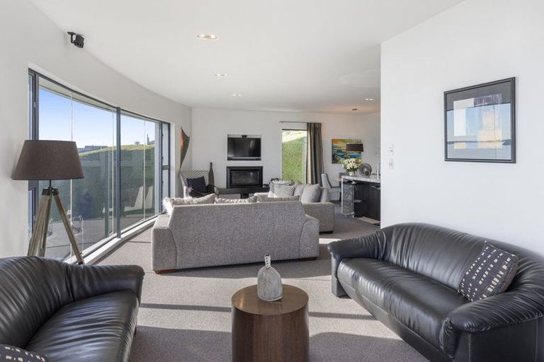 Photo of property in 11a Te Awakura Terrace, Mount Pleasant, Christchurch, 8081