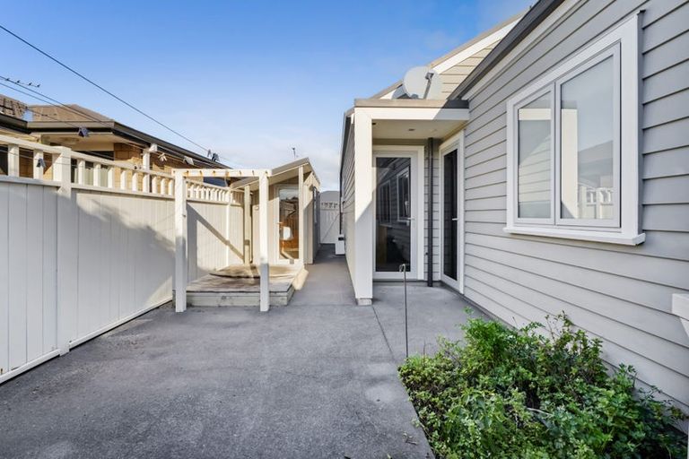 Photo of property in 1 Gleneagles Way, Waiwhakaiho, New Plymouth, 4312