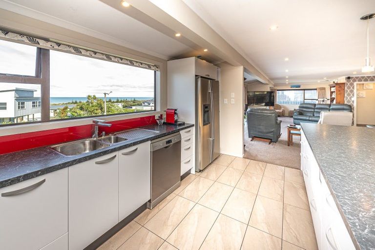 Photo of property in 10 Okiwa Terrace, Waiinu Beach, Whanganui, 4588