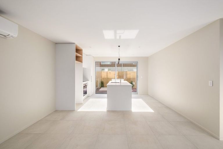 Photo of property in 2/50 Marine Parade, North New Brighton, Christchurch, 8083