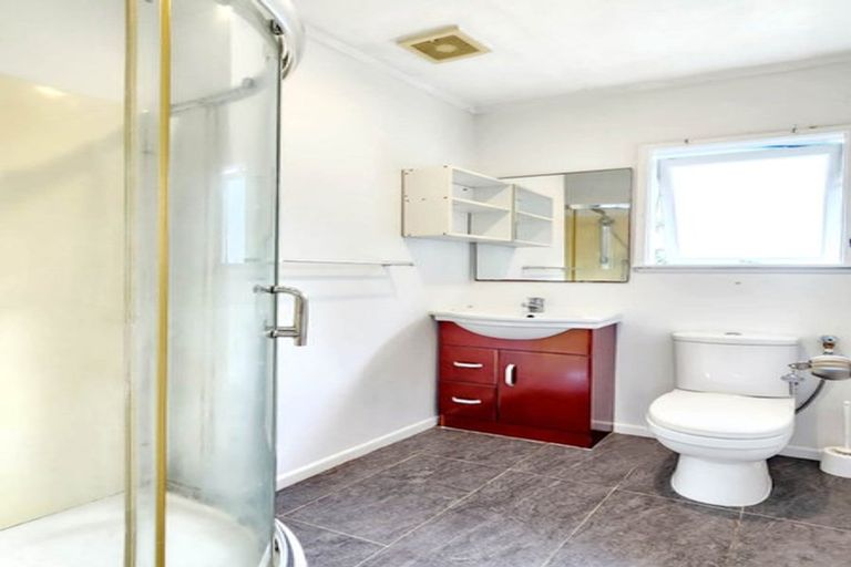 Photo of property in 1/63 Girrahween Drive, Totara Vale, Auckland, 0629