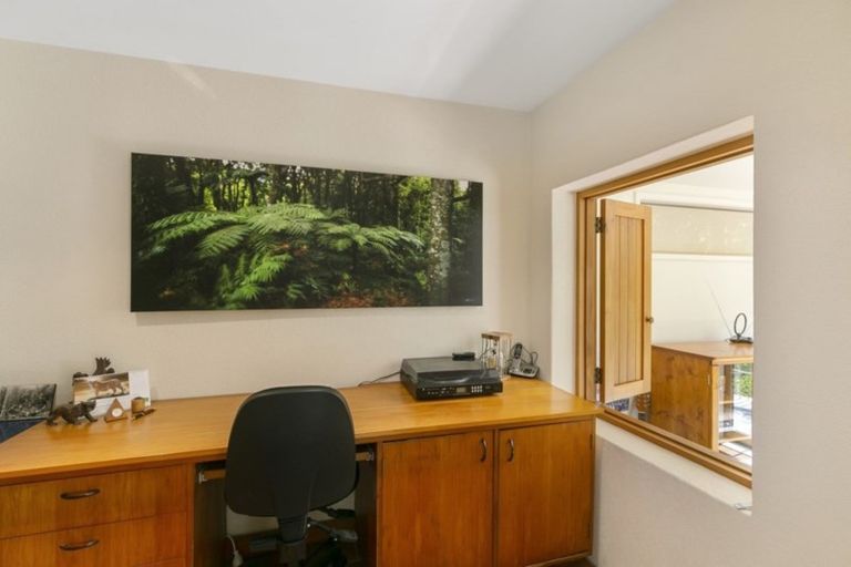 Photo of property in 74 Ranui Crescent, Khandallah, Wellington, 6035