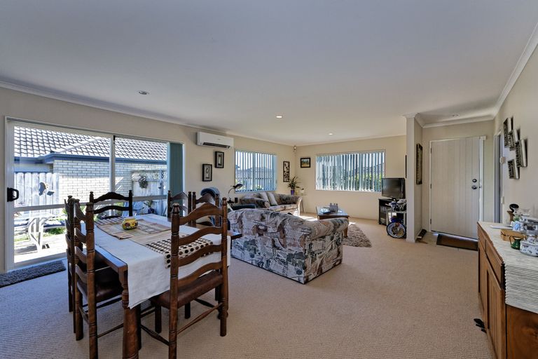 Photo of property in 37 Espalier Drive, Henderson, Auckland, 0612