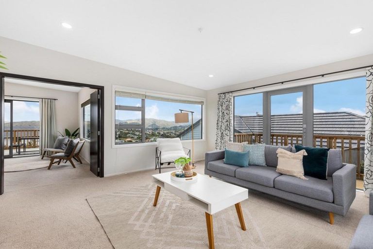 Photo of property in 20 Madeira Close, Whitby, Porirua, 5024