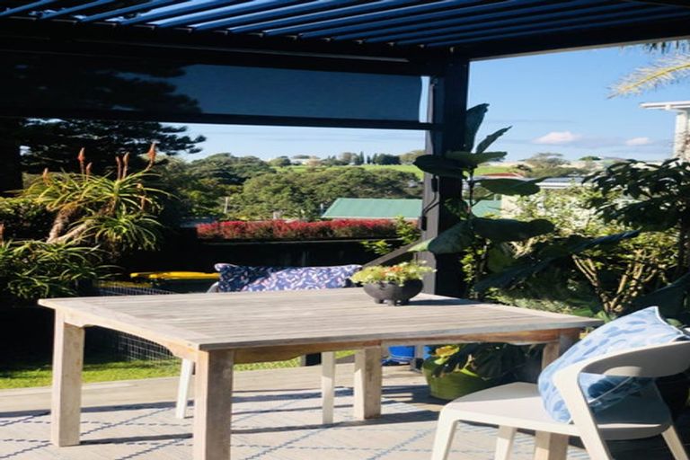 Photo of property in 15 Old Lake Road, Narrow Neck, Auckland, 0624