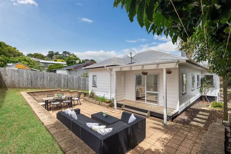 Photo of property in 10 Downer Street, Helensville, 0800