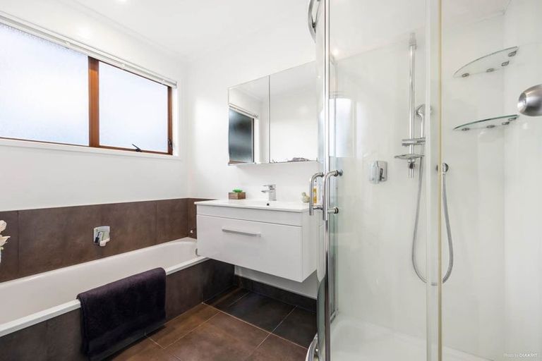 Photo of property in 7 Darren Crescent, Half Moon Bay, Auckland, 2012