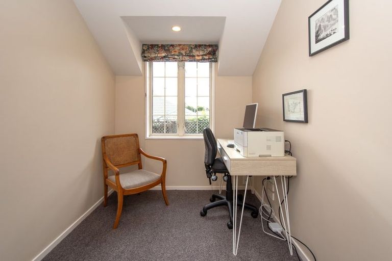 Photo of property in 98a Warren Crescent, Hillmorton, Christchurch, 8025