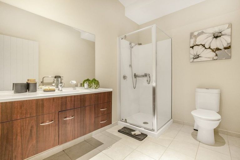 Photo of property in 9/40 Scarlet Oak Drive, Schnapper Rock, Auckland, 0632