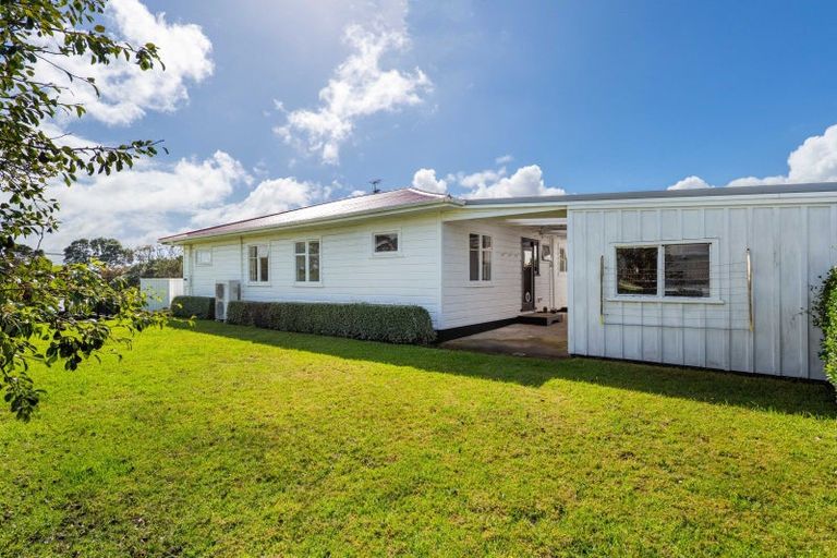 Photo of property in 54 Waiwaka Terrace, Strandon, New Plymouth, 4312