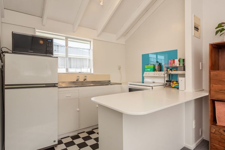 Photo of property in 24/125u Queens Drive, Lyall Bay, Wellington, 6022