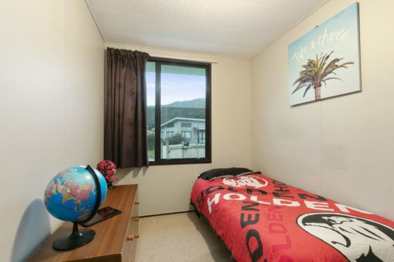Photo of property in 29 Grimsby Grove, Wainuiomata, Lower Hutt, 5014