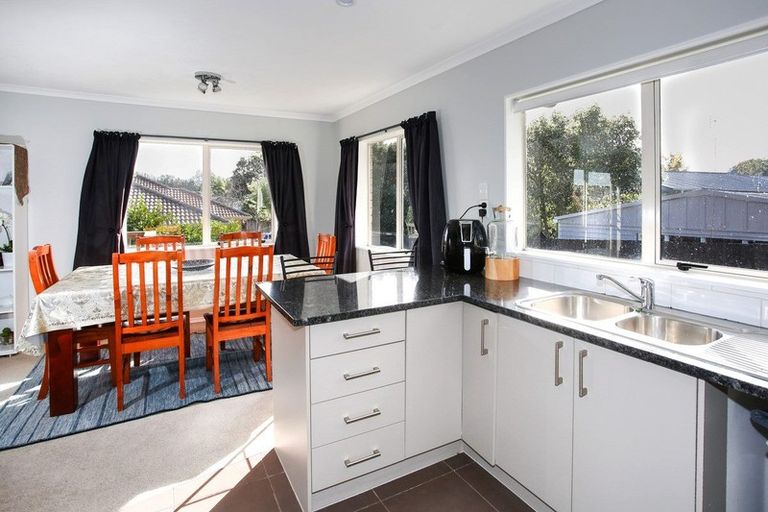 Photo of property in 12 Prado Drive, Pukekohe, 2120