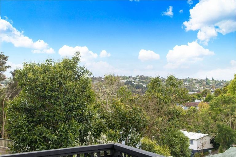 Photo of property in 28 Tamahere Drive, Glenfield, Auckland, 0629