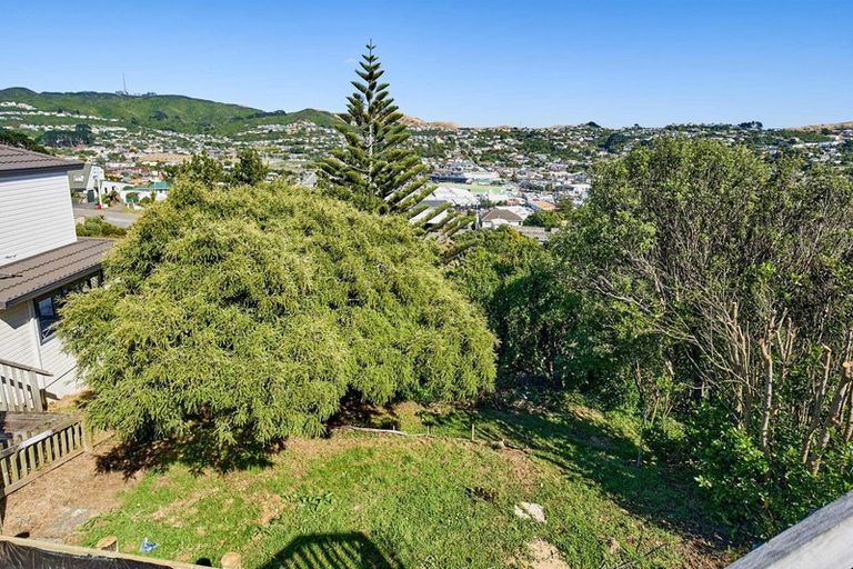 Photo of property in 28 Chesterton Street, Johnsonville, Wellington, 6037