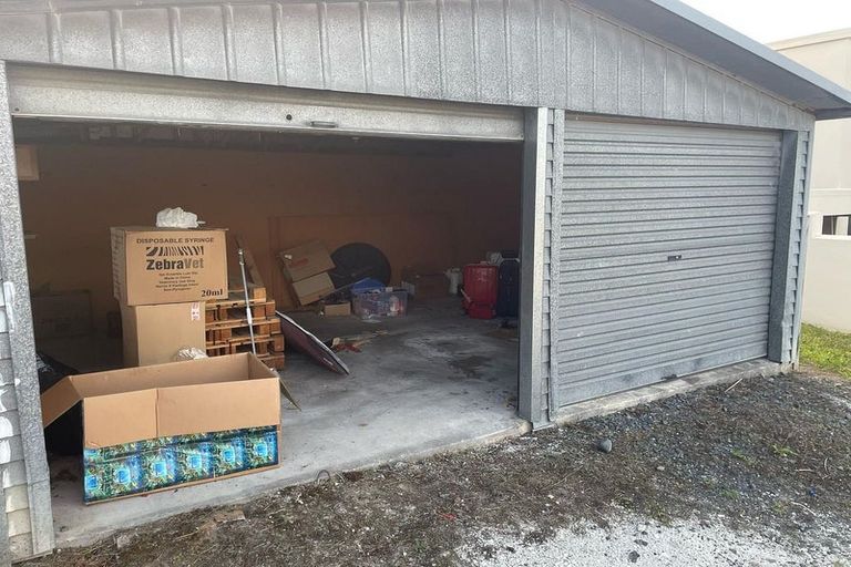 Photo of property in 2/119 Carlisle Road, Northcross, Auckland, 0632